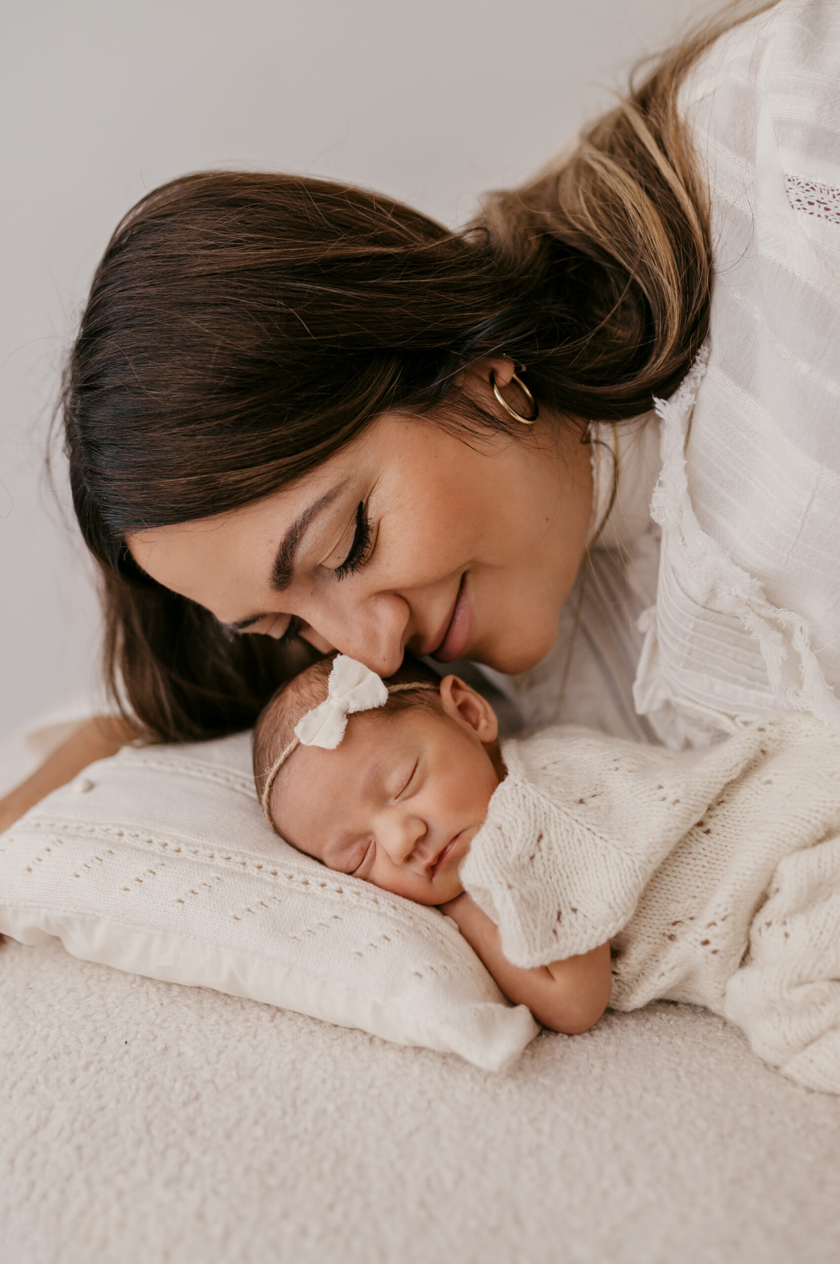 Mama kuschelt mit ihrem Baby 